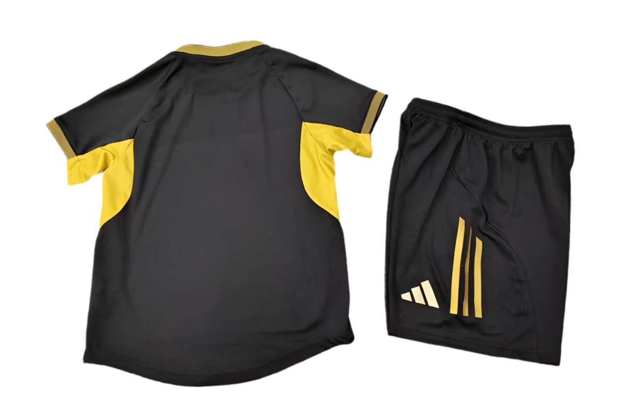 Ensemble Enfant Algérie 2024/2025 🇩🇿 – Maillot + Short Noir & Doré | Personnalisable Nom & Numéro