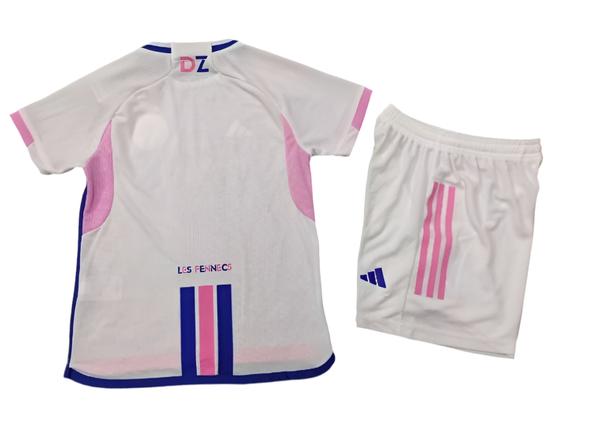 Ensemble Enfant Algérie 🇩🇿 – Maillot & Short Blanc Rose | Édition Supporter DZ